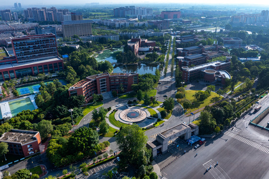 成都大学校门及校园