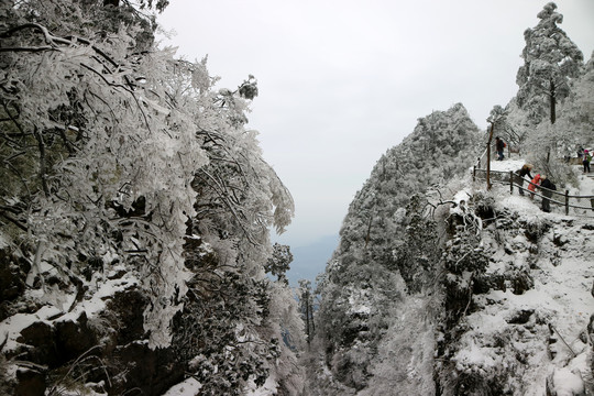 峨眉山雪景