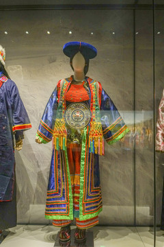 西藏服装藏族女子服饰西藏文化