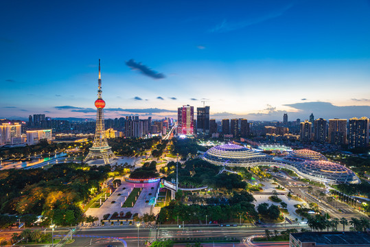 岭南明珠体育馆与电视塔夜景