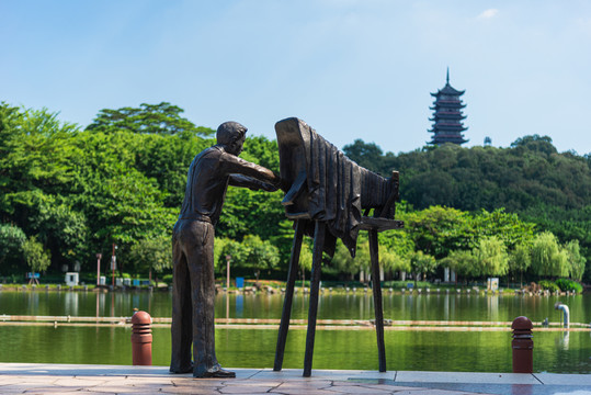 摄影雕塑与礌岗公园湿地风景