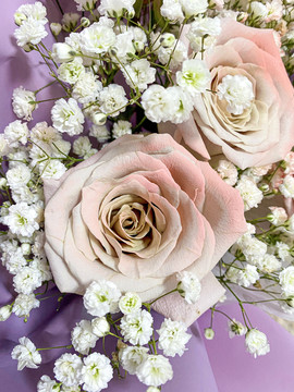 粉玫瑰鲜花花束满天星
