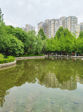 小区湖景