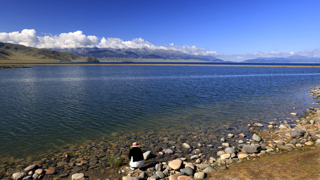 赛里木湖湖畔