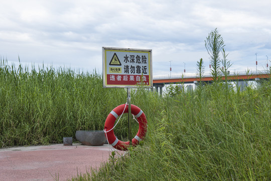 水深危险标识牌