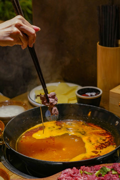 酸汤牛肉火锅贵州美食