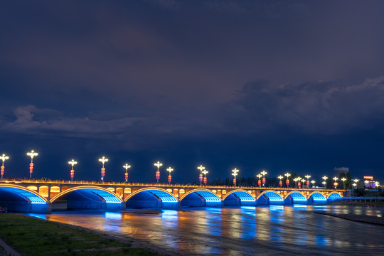 新疆伊犁河大桥夜景