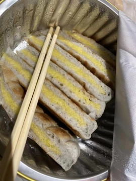 青稞小米饼
