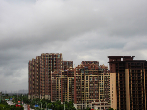 暴雨来临前夕