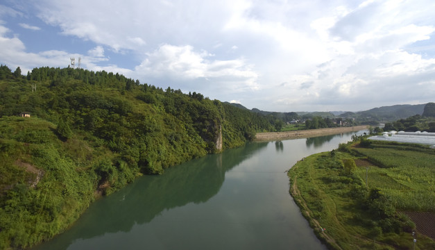 野外的河流