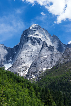 四川阿坝四姑娘雪山风光