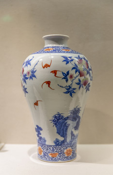 青花粉彩福寿纹瓷梅瓶
