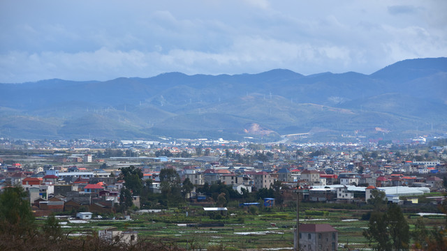 坝子村庄远山天空