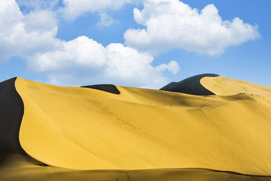 敦煌鸣沙山