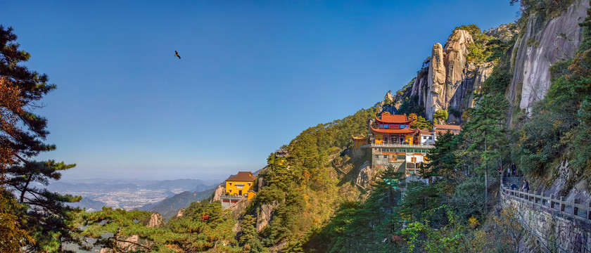 九华山天台峰大鹏听经石