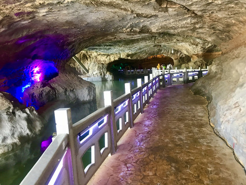 凤城赛马天锅古洞内栈道