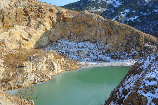 矿山积水坑