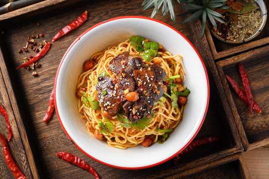 麻辣牛肉涼面