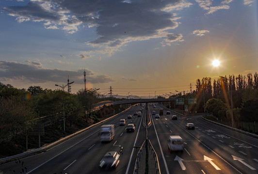 北京五环路看夕阳