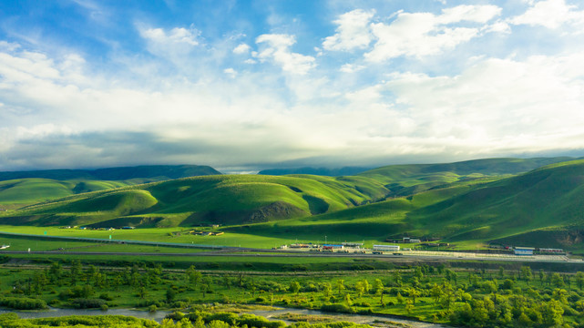 新疆伊犁那拉提河谷草原风光