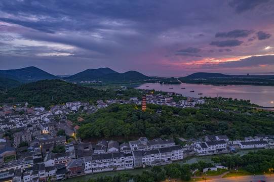 夜幕下的太湖山水