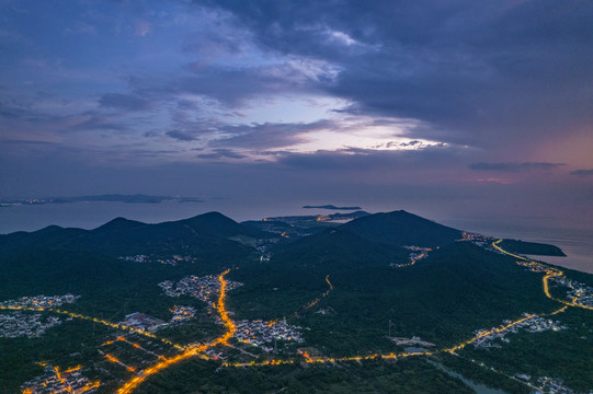 夜幕下的太湖山水