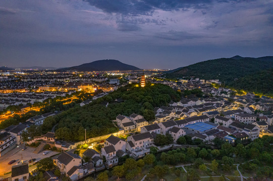 夜幕下的光福铜观音寺塔