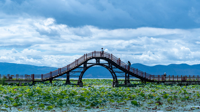 石屏异龙湖风光