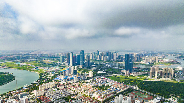 平流雾中的天津于家堡城市美景