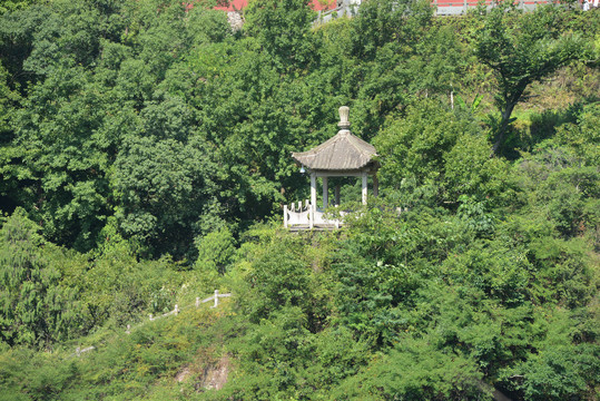 雁荡山灵峰景区山峰石亭