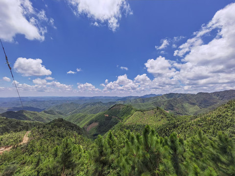 高山蓝天白云风景