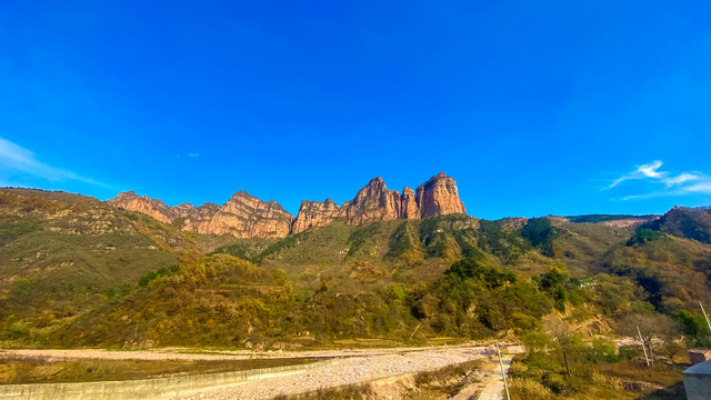 山峰石崖