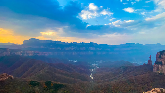 山崖山水风景