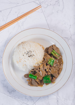 青椒牛肉饭快餐