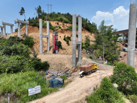 高架桥建设中