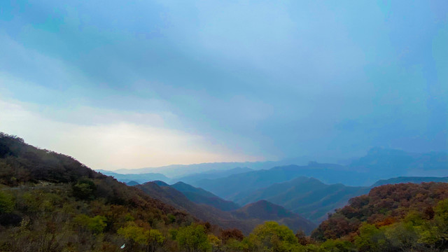 峡谷景区山峰石崖