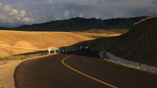 伊犁草原公路