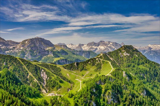 崇山峻岭与山景