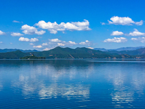 平静的泸沽湖