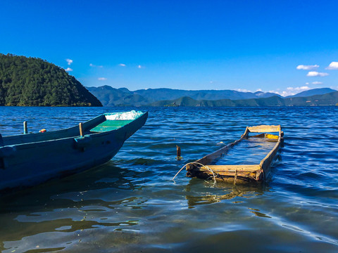 泸沽湖槽船