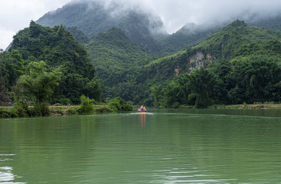 巴马百鸟岩风光