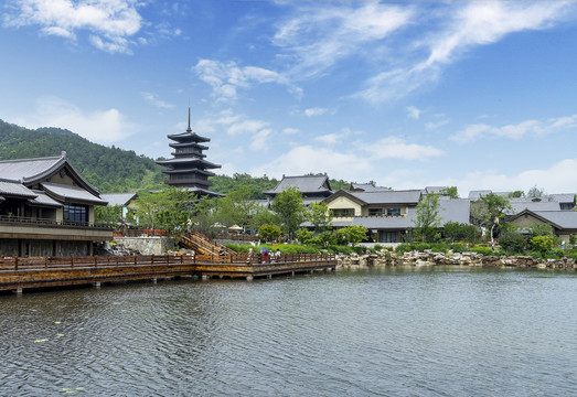 黄梅东山问梅村明镜湖