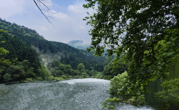 庐山人工湖风光