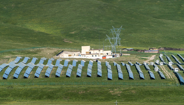 阿坝高原光伏电站太阳能电池板