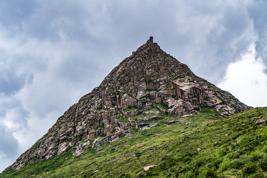 年宝玉则山峰