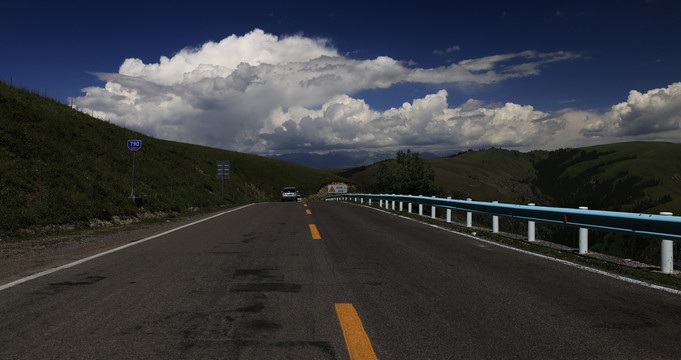 新疆獨(dú)庫公路