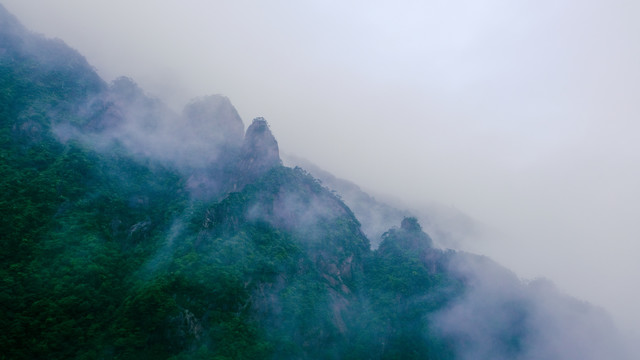 山川雾气