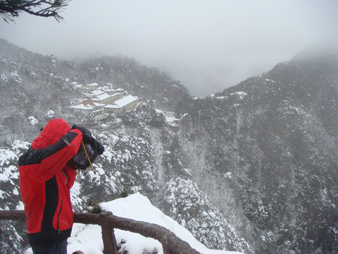 雪后黄山摄影人