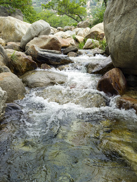 山涧溪水