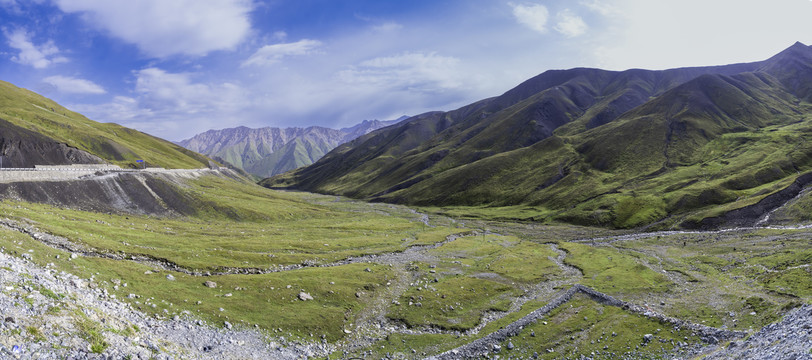新疆天山全景图